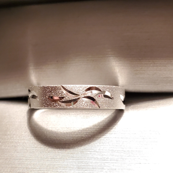 .925 Sterling Silver Star Burst Band - Picture 5 of 8